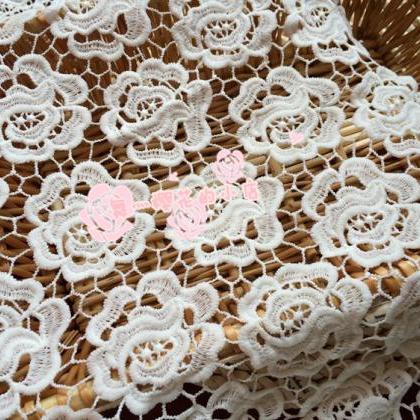 Flower Pattern Guipure Lace White Cord Lace Fabric..